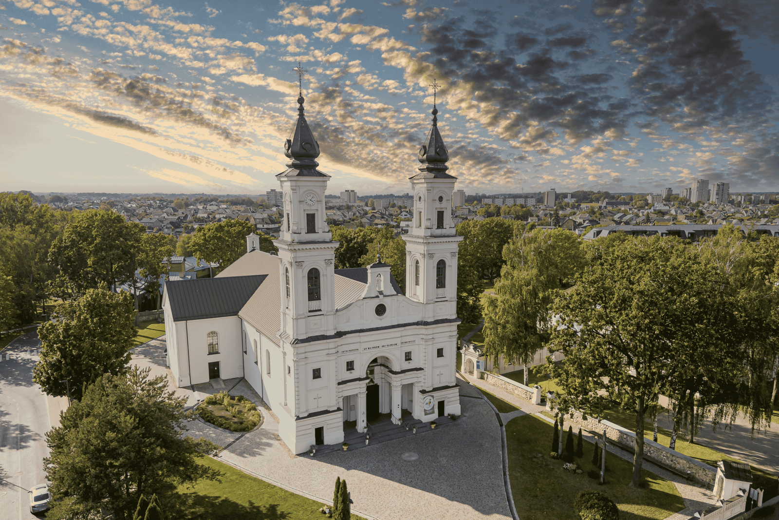 Read more about the article Basilica of Saint Michael the Archangel in Marijampolė